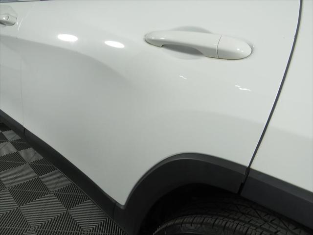 Photo of 2019 White Jeep Cherokee