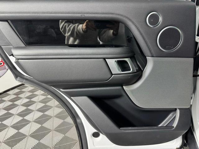 Photo of 2021 White Land Rover Range Rover
