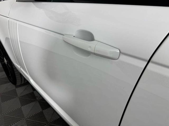 Photo of 2021 White Land Rover Range Rover