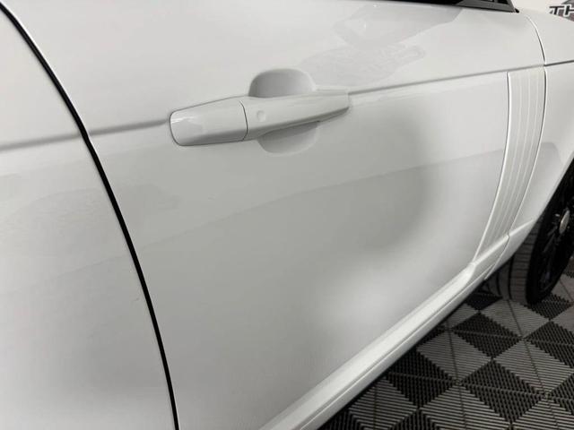Photo of 2021 White Land Rover Range Rover