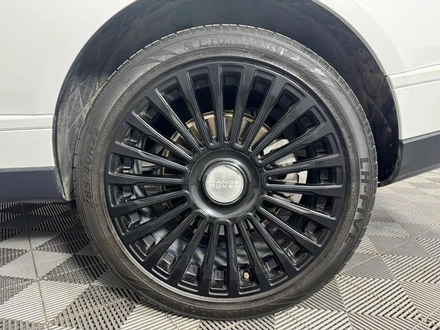 Photo of 2021 White Land Rover Range Rover