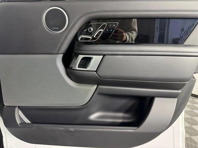 Photo of 2021 White Land Rover Range Rover