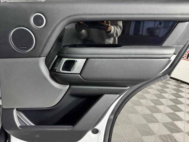 Photo of 2021 White Land Rover Range Rover