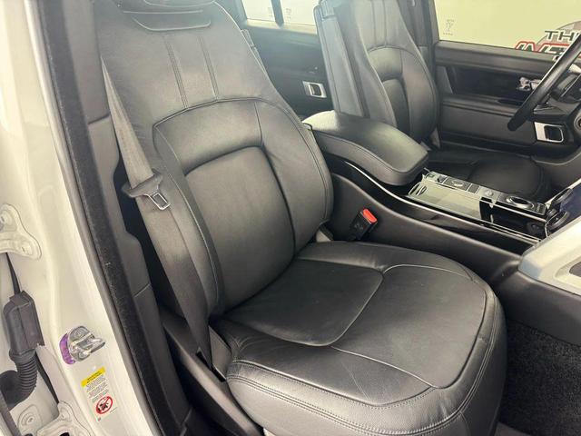 Photo of 2021 White Land Rover Range Rover