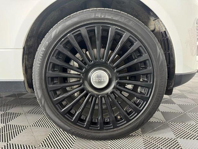 Photo of 2021 White Land Rover Range Rover
