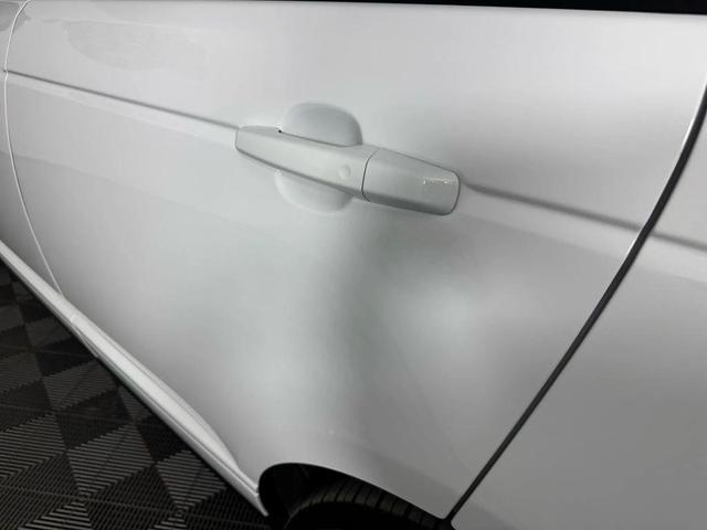 Photo of 2021 White Land Rover Range Rover