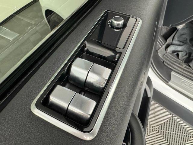Photo of 2021 White Land Rover Range Rover