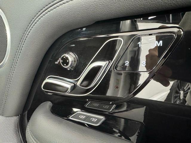 Photo of 2021 White Land Rover Range Rover