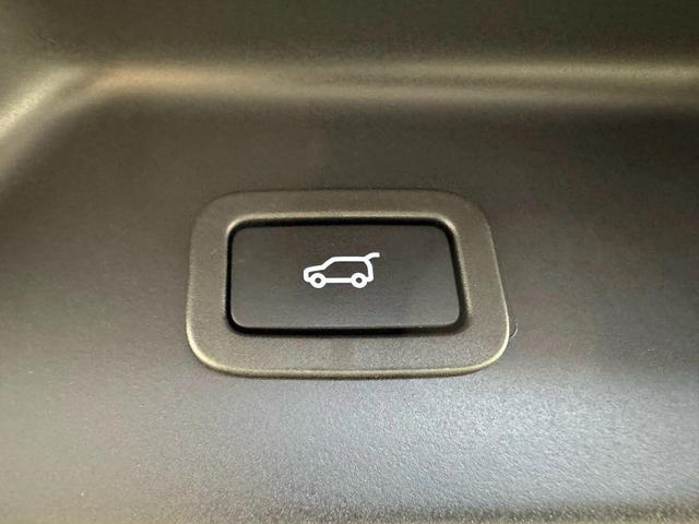 Photo of 2021 White Land Rover Range Rover