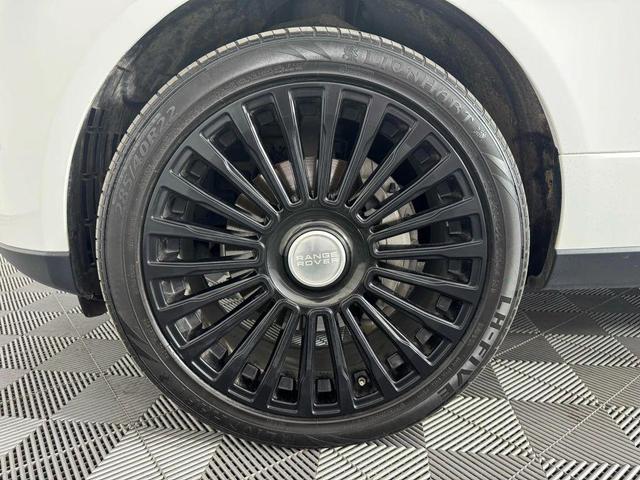 Photo of 2021 White Land Rover Range Rover