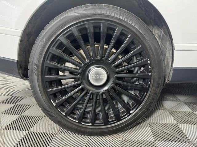Photo of 2021 White Land Rover Range Rover