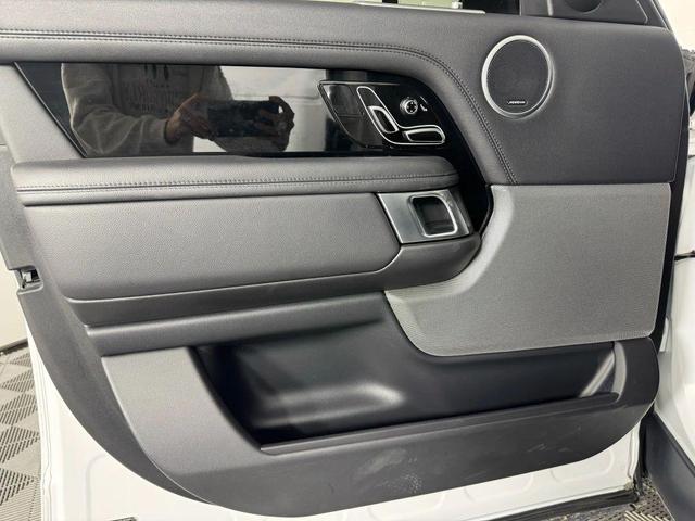 Photo of 2021 White Land Rover Range Rover