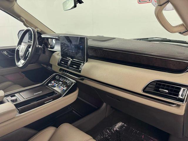 Photo of 2022 Black Lincoln Navigator