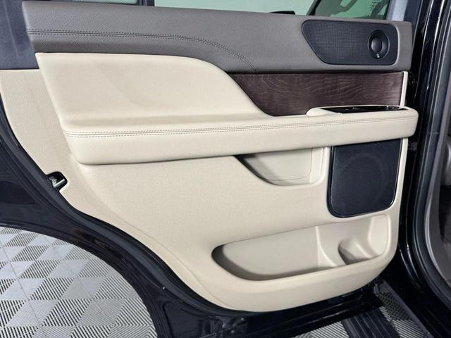 Photo of 2022 Black Lincoln Navigator