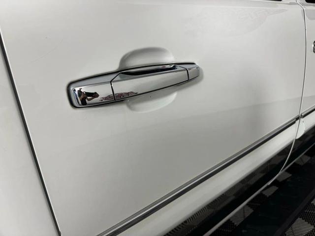 Photo of 2011 White GMC Sierra 1500
