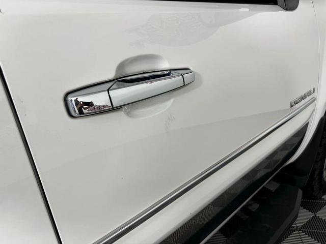 Photo of 2011 White GMC Sierra 1500