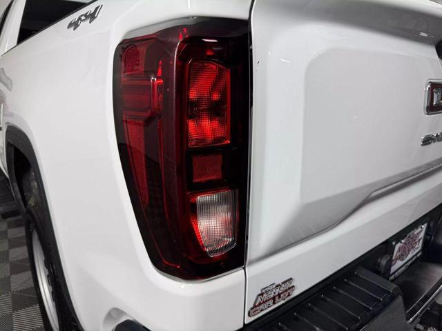 Photo of 2024 White GMC Sierra 1500
