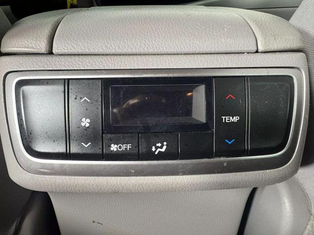 Photo of 2019 Gray Toyota Highlander