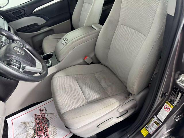 Photo of 2019 Gray Toyota Highlander