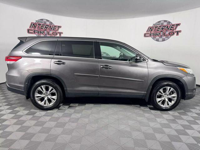 Photo of 2019 Gray Toyota Highlander