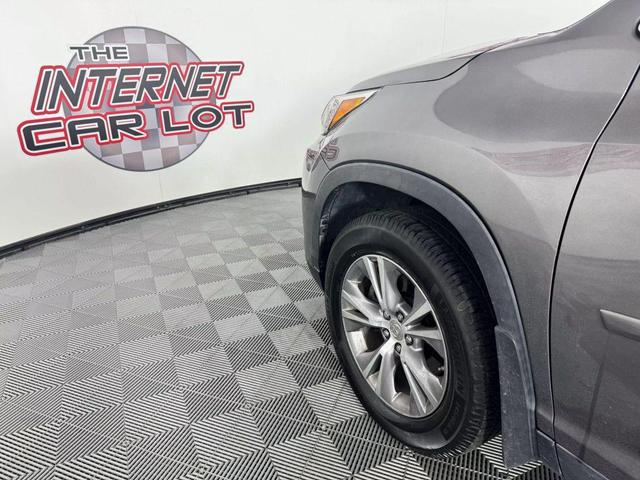 Photo of 2019 Gray Toyota Highlander
