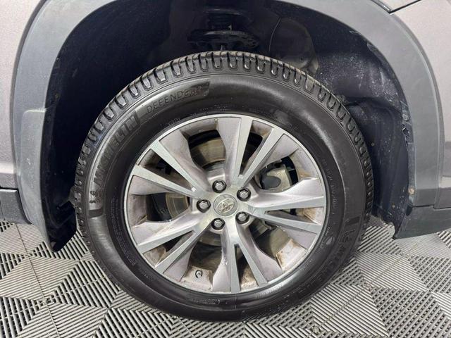 Photo of 2019 Gray Toyota Highlander