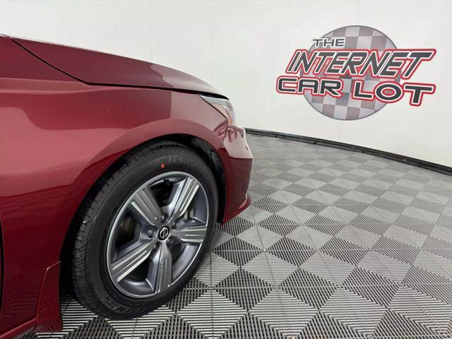 Photo of 2021 Red Nissan Altima