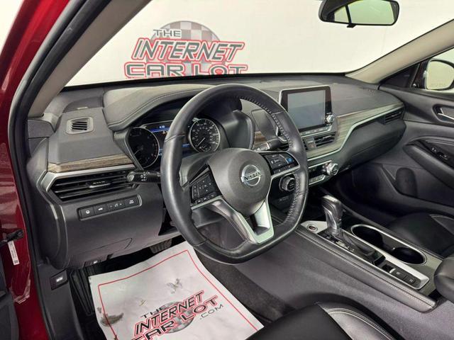 Photo of 2021 Red Nissan Altima
