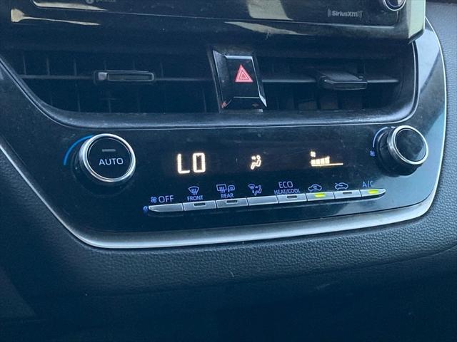 Photo of 2021 Celistite w Black Sand Pearl Roof Toyota Corolla