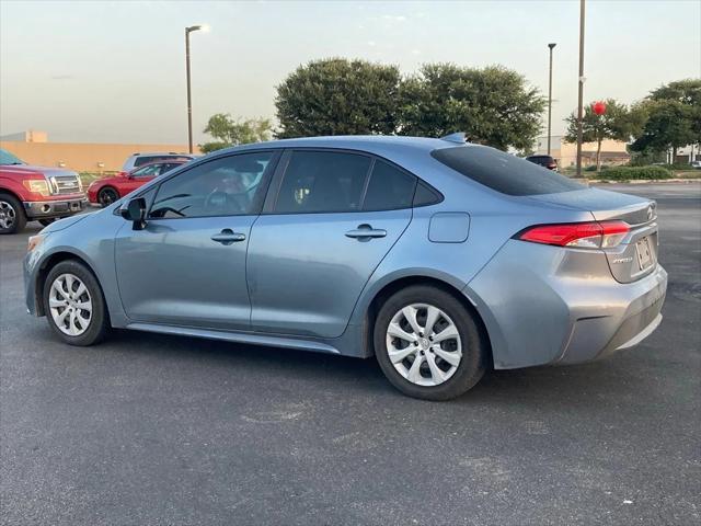 Photo of 2021 Celistite w Black Sand Pearl Roof Toyota Corolla