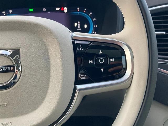 Photo of 2025 Crystal White Metallic Volvo XC90