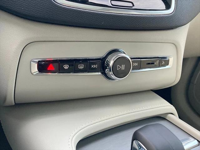 Photo of 2025 Crystal White Metallic Volvo XC90