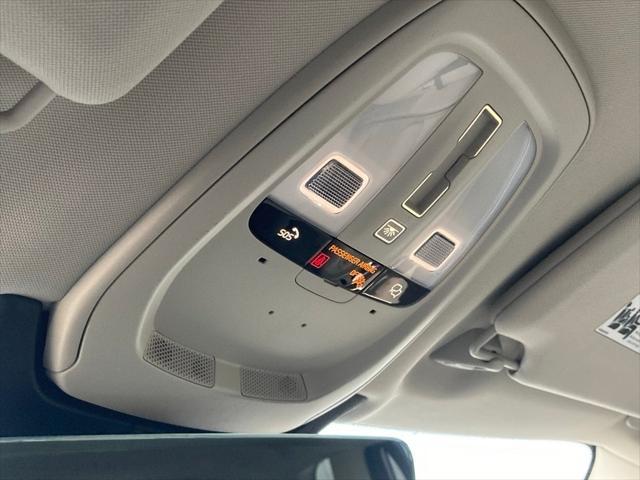Photo of 2025 Crystal White Metallic Volvo XC90