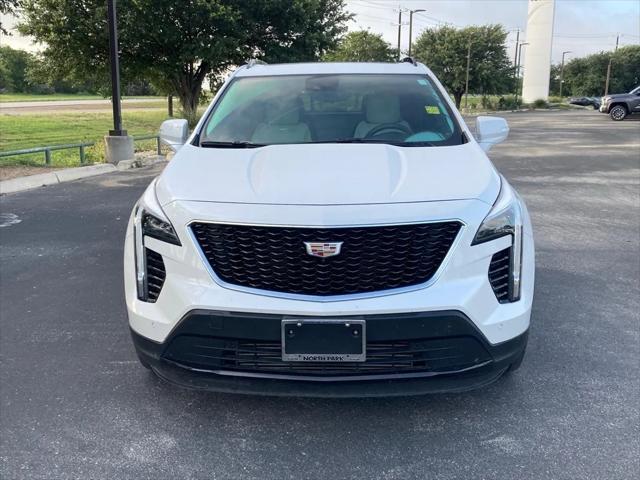 Photo of 2022 Crystal White Tricoat Cadillac XT4