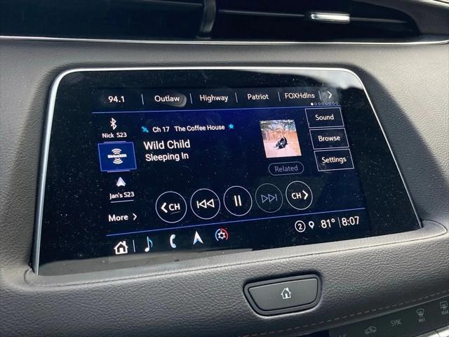 Photo of 2022 Crystal White Tricoat Cadillac XT4