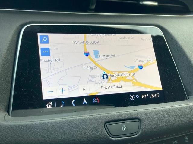 Photo of 2022 Crystal White Tricoat Cadillac XT4