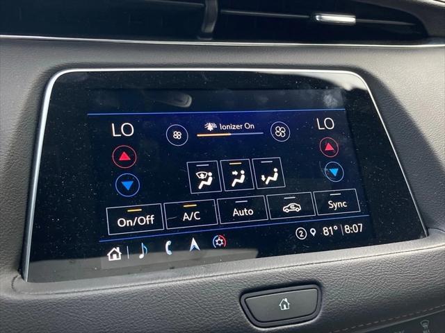 Photo of 2022 Crystal White Tricoat Cadillac XT4
