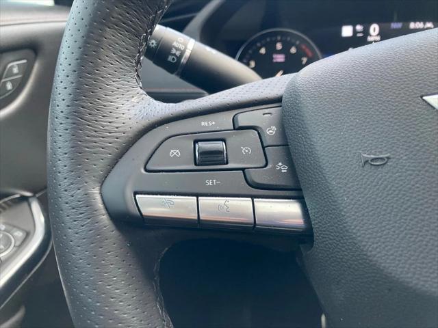 Photo of 2022 Crystal White Tricoat Cadillac XT4
