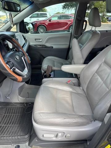 Photo of 2017 Predawn Gray Mica Toyota Sienna