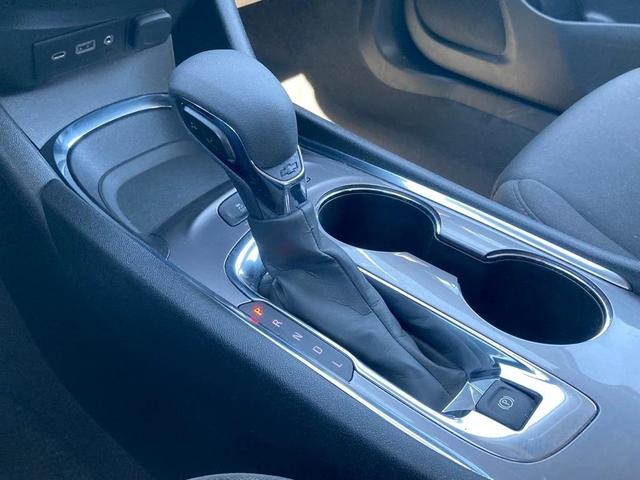 Photo of 2024 Summit White Chevrolet Malibu