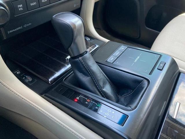 Photo of 2023 Eminent White Pearl Lexus GX 460