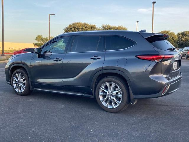 Photo of 2021 Magnetic Gray Metallic Toyota Highlander Hybrid
