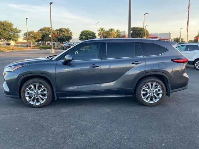 Photo of 2021 Magnetic Gray Metallic Toyota Highlander Hybrid