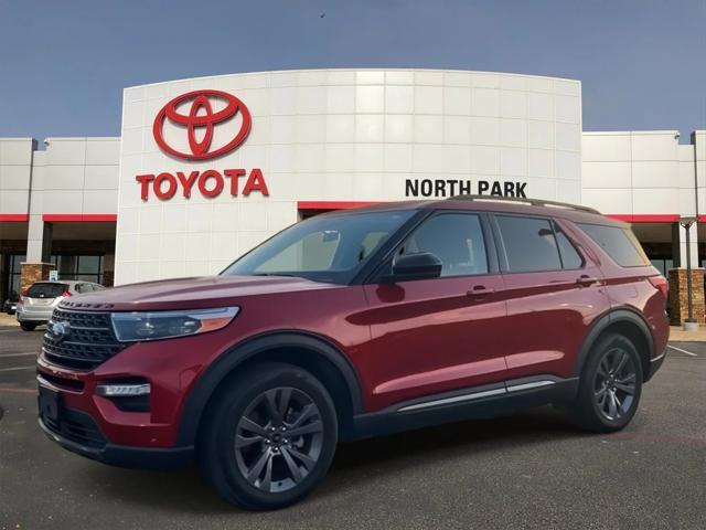 Photo of 2022 Rapid Red Metallic Tinted Clearcoat Ford Explorer
