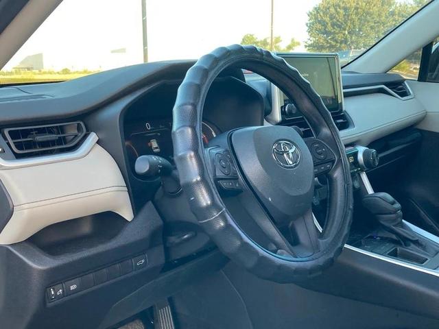 Photo of 2024 Ice Cap Toyota RAV4
