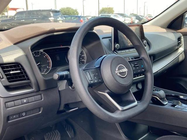 Photo of 2023 Brilliant Silver Metallic Nissan Rogue