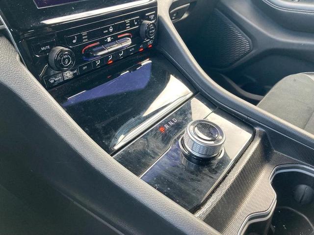 Photo of 2024 Bright White Clearcoat Jeep Grand Cherokee L