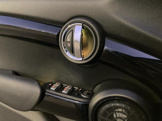 Photo of 2019 Electric Blue Metallic MINI Hardtop
