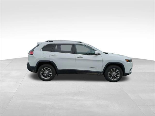 Photo of 2019 Bright White Clearcoat Jeep Cherokee