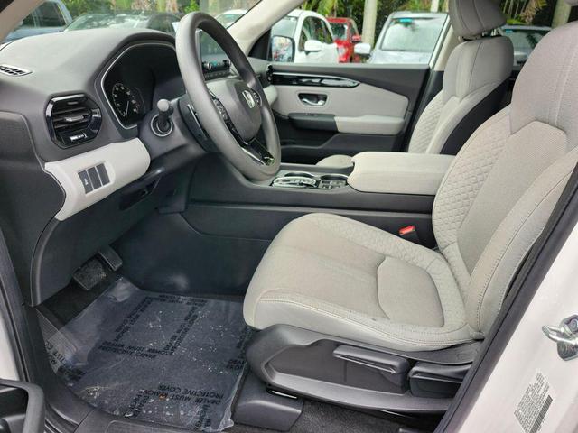 Photo of 2023 Platinum White Honda Pilot